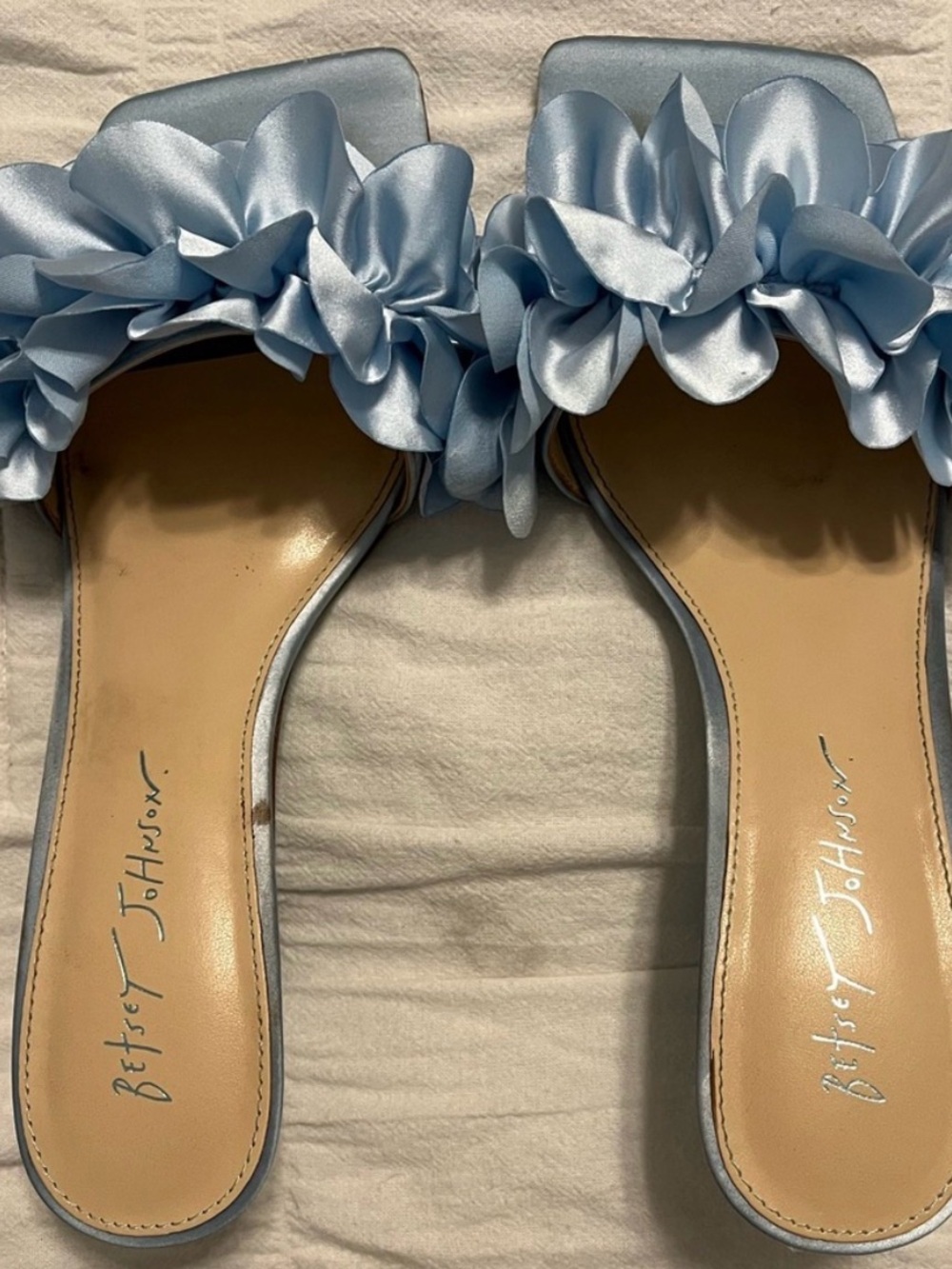 Betsy Johnson satin mule size 8